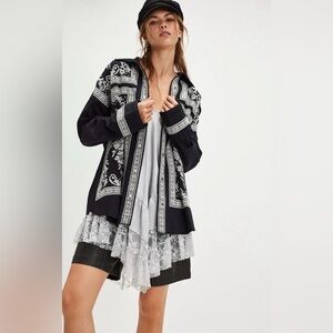 We The Free Lace Embroidered
Denim Shirt Size Medium